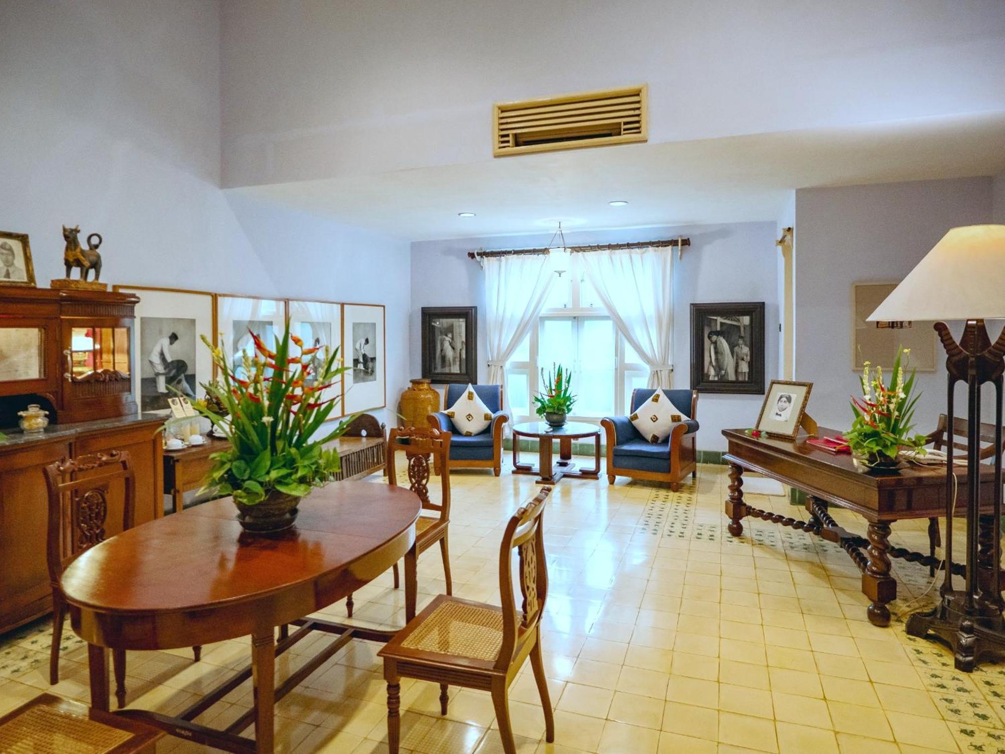 Hotel Tugu Блітар Екстер'єр фото