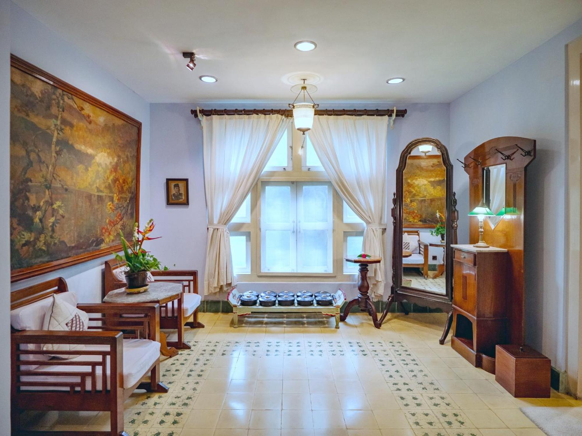 Hotel Tugu Блітар Екстер'єр фото