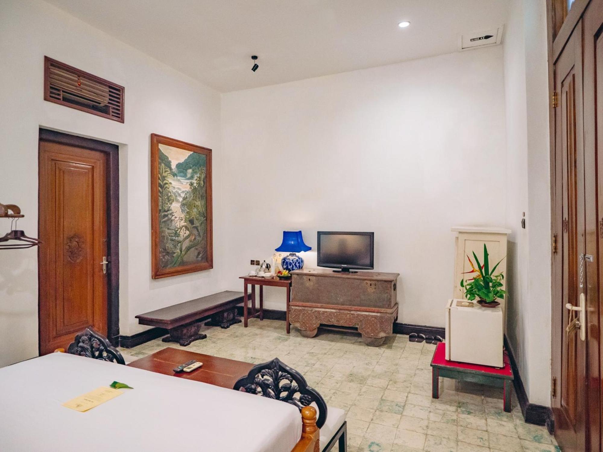 Hotel Tugu Блітар Екстер'єр фото