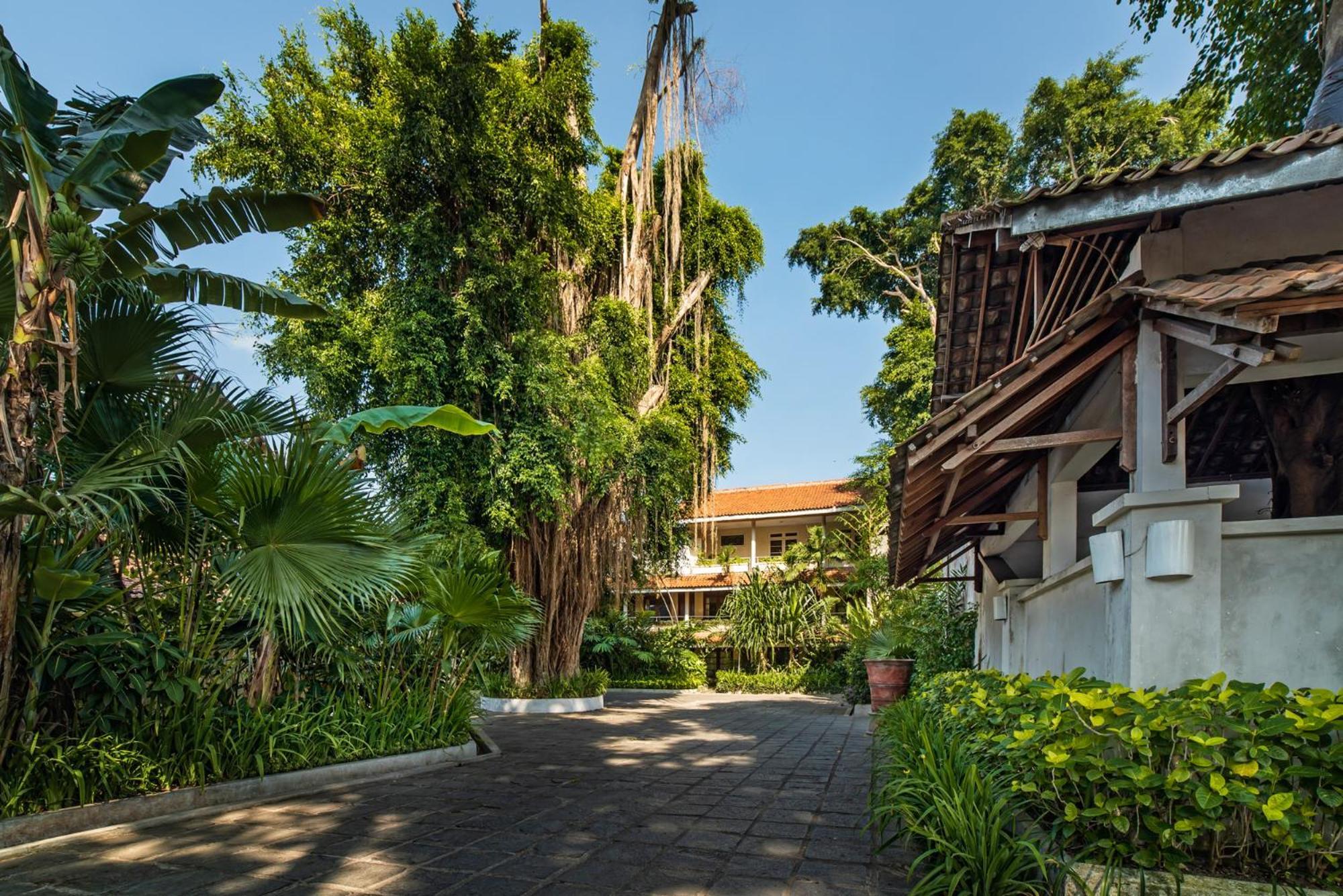 Hotel Tugu Блітар Екстер'єр фото